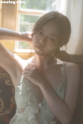 [YITUYU艺图语]2025.08.23 老房子里的身体记录 解云花[15P270M]