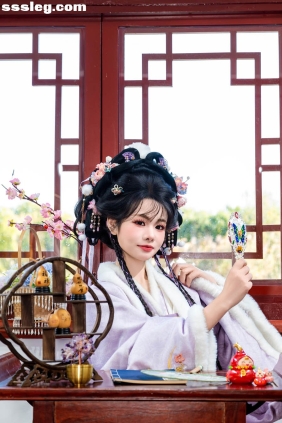 [YITUYU艺图语]2025.11.26 明水湖畔 何春秋[38P497M]