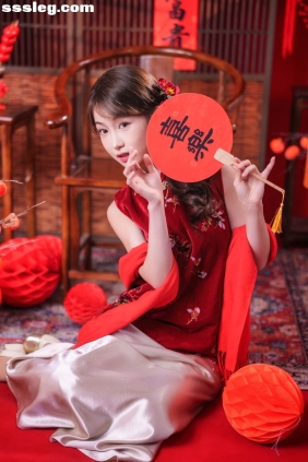 [YITUYU艺图语]2026.04.01 新年红衣女少女 小邱[12P274M]