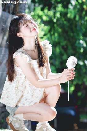 [YITUYU艺图语]2025.12.21 被光偏爱的少女 西洋西洋菜[21P376M]