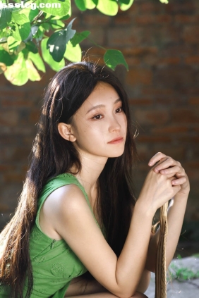 [YITUYU艺图语]2025.12.25 夏天树下 大王w[12P44M]