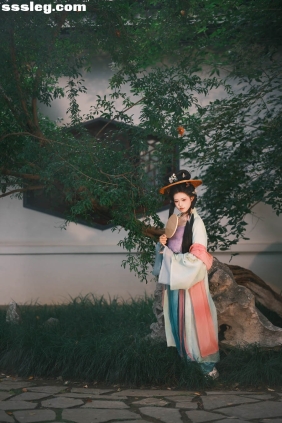 [YITUYU艺图语]2025.12.11 蕉叶下 松饼啾啾[28P0.98G]