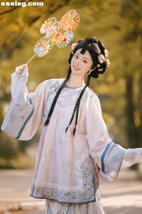 [YITUYU艺图语]2025.12.04 在这个叶子如雪落的季节 Yimi[27P453M]