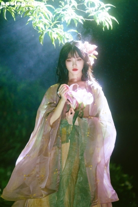[YITUYU艺图语]2025.08.28 山魅 昆山玉碎 芙蓉泣露 桃迟[16P903M]